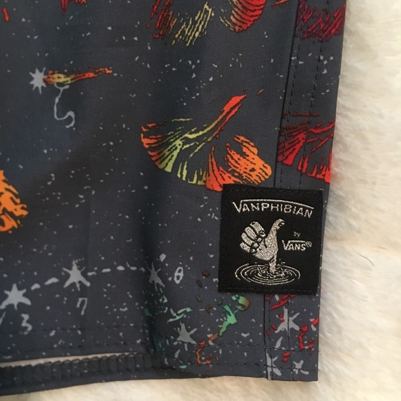 Men’s Vans Shorts - Picture 4 of 7